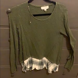 Fine knit pseudo layered sweater.